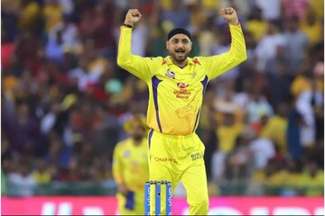 IPL 2020| ഹർഭജൻ സിങ്ങിന്റെ പിന്മാറ്റം ടീമംഗങ്ങൾക്ക് കോവിഡ് ബാധിച്ചതിനെ തുടർന്നോ? IPL 2020| ഹർഭജൻ സിങ്ങിന്റെ പിന്മാറ്റം ടീമംഗങ്ങൾക്ക് കോവിഡ് ബാധിച്ചതിനെ തുടർന്നോ?