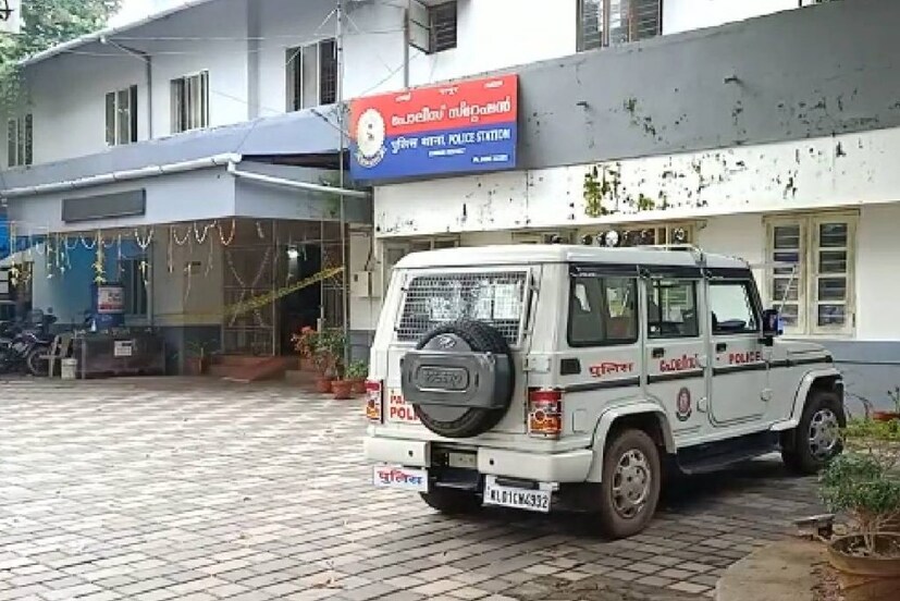  ഉദ്യോഗസ്ഥന്റെ പേര് ഉപയോഗിച്ച് ഫേസ്ബുക്ക് അക്കൗണ്ട് തുടങ്ങിയാണ് പലർക്കും പണം ആവശ്യപ്പെട്ടുകൊണ്ടുള്ള സന്ദേശങ്ങൾ അയച്ചത്.