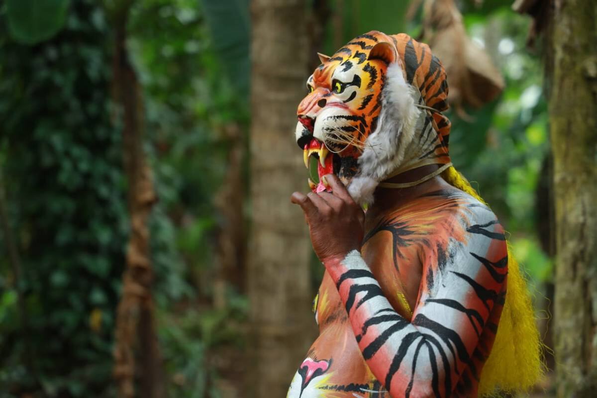 കോവിഡ് മാര്ഗനിര്ദ്ദേശങ്ങള് പാലിച്ചാണ് എല്ലാ പുലികളും ഓണ്ലൈനിലും ഇറങ്ങിയത്. ഓരോ പുലികളും അവരവരുടെ വീടുകളിലാണ് കളിച്ചത്. കോവിഡ് മാര്ഗനിര്ദ്ദേശങ്ങള് പാലിച്ചാണ് എല്ലാ പുലികളും ഓണ്ലൈനിലും ഇറങ്ങിയത്. ഓരോ പുലികളും അവരവരുടെ വീടുകളിലാണ് കളിച്ചത്.