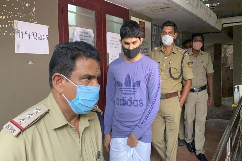  മഞ്ചേരി പയ്യനാട് സ്വദേശി പനിയത്തില്‍ വീട്ടില്‍ ആബിദ് കോയ തങ്ങളെ (29 )യാണ് വളാഞ്ചേരി പൊലീസ് അറസ്റ്റ് ചെയ്തത്.