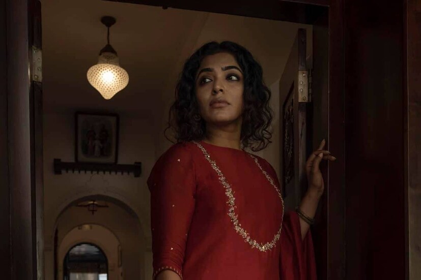  കഴിഞ്ഞ ദിവസം തന്റെ നൃത്ത വിദ്യാലയമായ മാമാങ്കം സ്കൂൾ പ്രവർത്തനം നിര്ത്തുന്നു എന്ന് റിമ അറിയിച്ചിരുന്നു. അതിനു ശേഷമുള്ള റിമയുടെ പോസ്ടാണിത്. പോസ്റ്റിൽ ഗീതു മോഹൻദാസും പൂർണ്ണിമ ഇന്ദ്രജിത്തും കമന്റ് ചെയ്തിട്ടുണ്ട്. പക്ഷെ ഒരു കാര്യം ശ്രദ്ധിച്ചത് ഗീതു മാത്രമാണ് (തുടർന്ന് വായിക്കുക)