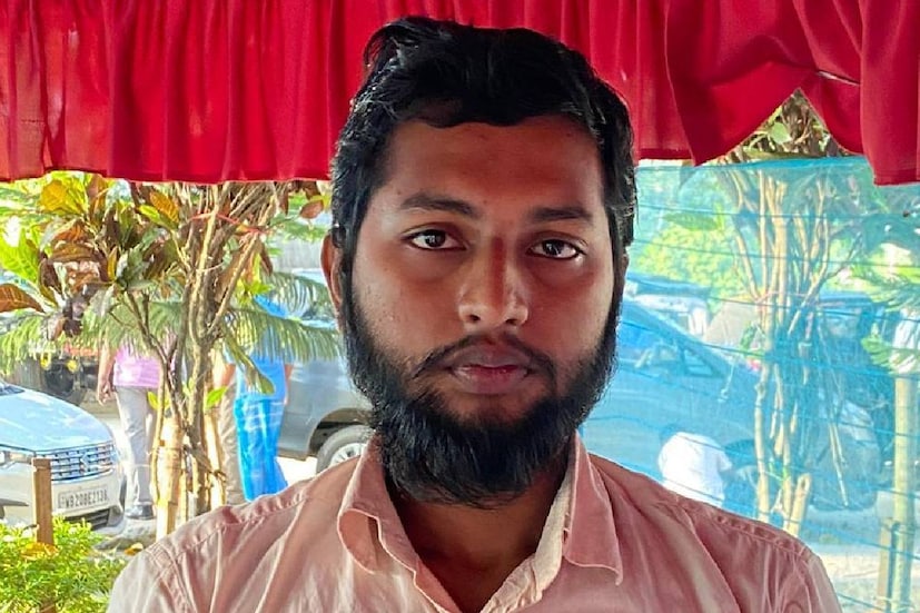 പശ്ചിമബംഗാളിൽ നിന്ന് ആറുപേരും കൊച്ചിയിൽ നിന്ന് മൂന്നുപേരുമാണ് പിടിയിലായത്. ഇവരിൽ നിന്ന് അപകടകരമായ വസ്തുക്കൾ, ഇലക്ട്രോണിക് ഉപകരണങ്ങൾ, ജിഹാദി ലേഖനങ്ങൾ, ആയുധങ്ങൾ, വെടിക്കോപ്പുകൾ, പ്രധാനപ്പെട്ട രേഖകൾ എന്നിവ കണ്ടെത്തിയതായി എൻഐഎ അറിയിച്ചു.(ഫോട്ടോയിലുള്ളത് നജിമുൽ സാകിബ്)