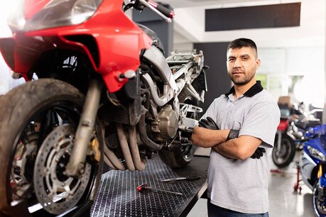 മെക്കാനിക്കുകളെ സഹായിക്കാൻ #ProtectIndiasEngine കാംപെയിനുമായി Castrol Activന്റെ മാതൃക മെക്കാനിക്കുകളെ സഹായിക്കാൻ #ProtectIndiasEngine കാംപെയിനുമായി Castrol Activന്റെ മാതൃക