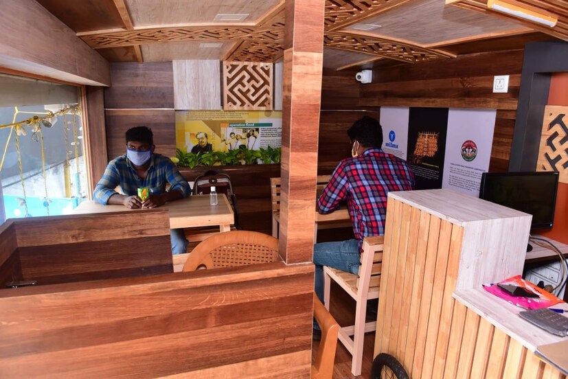  മിൽമയുമായി ചേർന്നുള്ള ആദ്യ ഫുഡ് ട്രക്ക് തിരുവനന്തപുരത്താണ് സ്ഥാപിച്ചിരിക്കുന്നത്. കെ.എസ്.ആർ.ടി.സി തിരുവനന്തപുരം സിറ്റി ഡിപ്പോയുടെ മുന്നിലായി ആദ്യ Food Truck ആധുനിക രീതിയിൽ മോടി പിടിപ്പിച്ച് പ്രവർത്തനം ആരംഭിച്ചത്. ഇതിന്‍റെ ഭാഗമായി കൂടുതൽ പേർക്ക് തൊഴിൽ നൽകാനും സാധിക്കും. ഈ മാതൃകയിൽ കൂടുതൽ വിൽപനകേന്ദ്രങ്ങൾ സ്ഥാപിക്കാനാണ് തീരുമാനിച്ചിരിക്കുന്നതെന്നും ഫേസ്ബുക്ക് പോസ്റ്റിൽ മുഖ്യമന്ത്രി വ്യക്തമാക്കി.