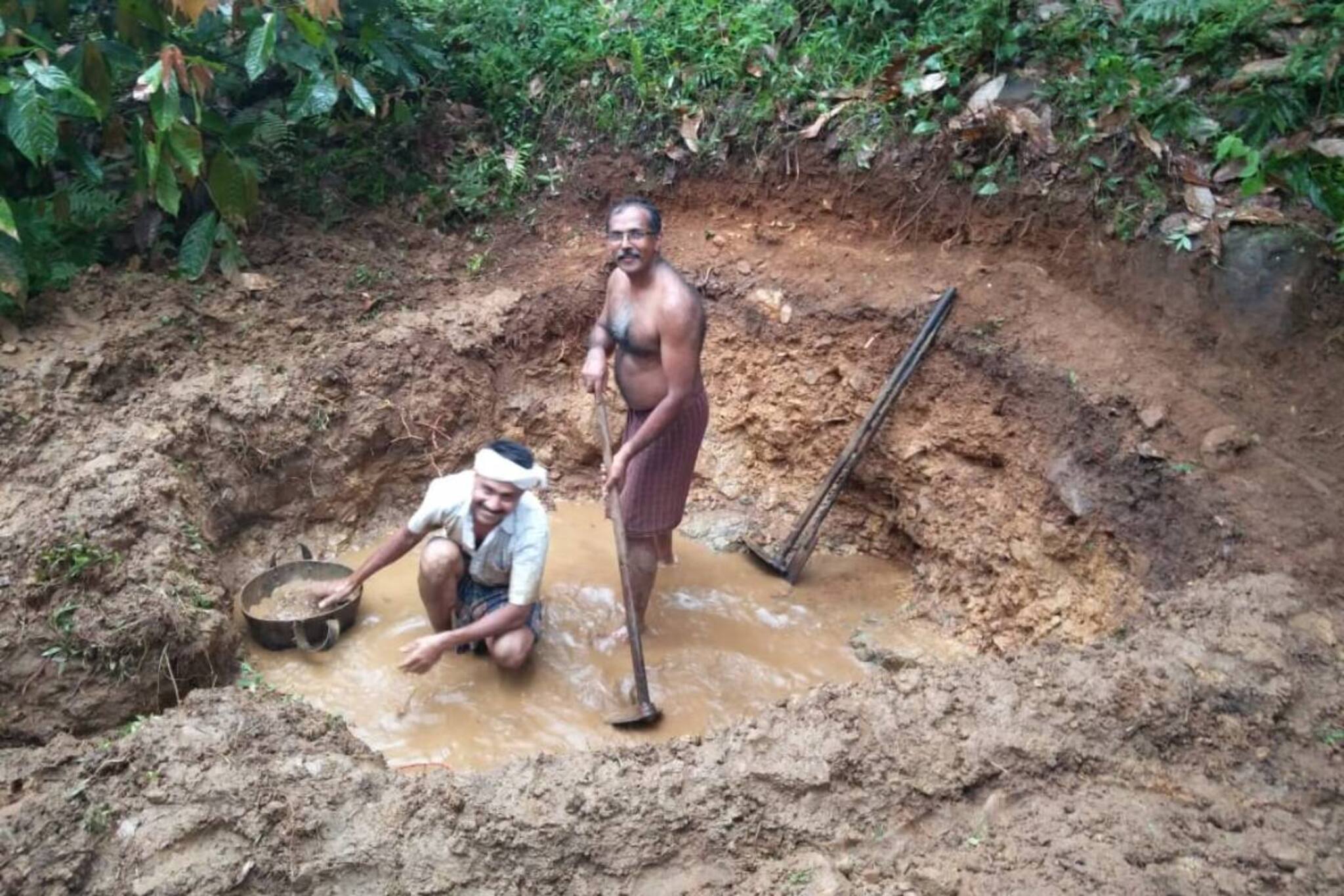 ക്ലാസില്ലെങ്കിലും ലൈജു മാഷ് സ്കൂളിലുണ്ട്; ചേനയും ചേമ്പും കപ്പയും കൃഷി ചെയ്യാൻ
