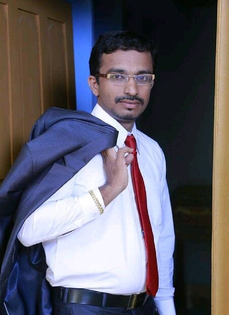  തൃശൂർ ജില്ലയിലെ പൊന്നൂക്കര സ്വദേശി പാലവേലി വീട്ടിൽ സാവിയോ ജോസഫിനാണ് കഴിഞ്ഞ ഏഴു മാസത്തിനിടയിൽ മൂന്നുതവണ രോഗം ബാധിച്ചത്. രാജ്യത്ത് തന്നെ ഇത്തരത്തിലുള്ള സംഭവം ഇതാദ്യമായാണ്. കഴിഞ്ഞ ഏഴു മാസത്തിനിടെ മൂന്നു തവണയാണ് ഇയാൾക്ക് കോവിഡ് ബാധിച്ചത്. രാജ്യത്ത് ആദ്യമായാണ് ഒരാൾ മൂന്നുതവണ കോവിഡ് ബാധിതനാകുന്നത്. ഈ സാഹചര്യത്തിലാണ് സാവിയോയെ പഠനവിധേയമാക്കാൻ ഐസിഎംആർ തീരുമാനിച്ചത്.