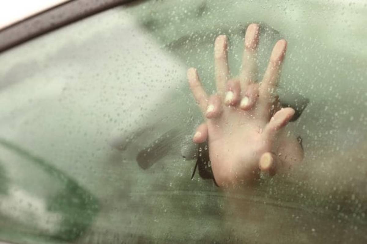  ബക്കിംഗ്ഹാംഷയർ: 15 വയസുള്ള വിദ്യാർത്ഥിയുമായി ലൈംഗിക ബന്ധത്തിൽ ഏർപ്പെട്ട 35കാരിയായ അധ്യാപിക ഗർഭിണിയായി. ലണ്ടനിലെ ബക്കിങ്ഹാം ഷെയറിലാണ് സംഭവം. വിദ്യാർഥിയെ ലൈംഗികമായി പീഡിപ്പിച്ചതിന് അധ്യാപികയ്ക്കെതിരെ പൊലീസ് കേസെടുത്തു.