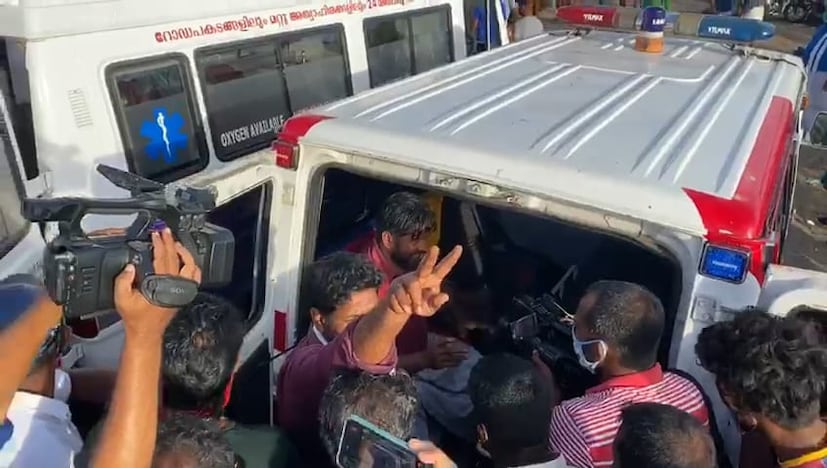  ആറുപേരെയും ബോട്ടിലേക്ക് കയറ്റി. ചൂട് ചായയും ഭക്ഷണവും നൽകി, തണുത്ത് വിറങ്ങലിച്ച അവരുടെ ദേഹം ചൂടാക്കി. നീണ്ട 13 മണിക്കൂർ ആണ് അവർ ജീവൻ മുറുകെ പിടിച്ച് പ്രക്ഷുബ്ധമായ കടലിൽ തുള്ളി വെള്ളം പോലും കുടിക്കാതെ ഒഴുകി കിടന്നത്. പൊന്നാനി ഹാർബറിൽ അവരെ കാത്ത് നാട് മുഴുവൻ ഉണ്ടായിരുന്നു.