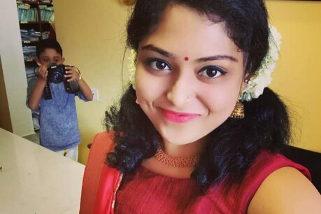 'ഡ്രൈവിങ് പഠിപ്പിക്കാൻ ഭർത്താവിനെയും കാമുകനെയും വിളിച്ചാൽ എന്ത് സംഭവിക്കും?' അഭിഭാഷകയുടെ കുറിപ്പ് വൈറൽ 'ഡ്രൈവിങ് പഠിപ്പിക്കാൻ ഭർത്താവിനെയും കാമുകനെയും വിളിച്ചാൽ എന്ത് സംഭവിക്കും?' അഭിഭാഷകയുടെ കുറിപ്പ് വൈറൽ