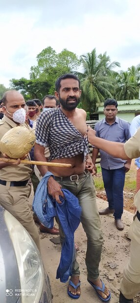 ഇതിനിടെ മറ്റു സ്റ്റേഷനുകളിലേക്കും വിവരം നൽകിയിരുന്നു. ചന്തേര, നീലേശ്വരം ഹൈവേ പൊലീസ് എന്നിവർ ചേർന്ന് നീലേശ്വരം പള്ളിക്കരയിൽ വച്ചാണ് പ്രതികള പിടികൂടിയത്.