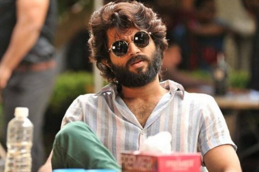  ഇപ്പോൾ ഇതാ മറ്റൊരു അപൂർവ നേട്ടം കൂടി താരം സ്വന്തമാക്കിയിരിക്കുകയാണ്. ഇൻസ്റ്റാഗ്രാമിൽ ചരിത്രം രചിച്ചിരിക്കുകയാണ് വിജയ് ദേവരക്കൊണ്ട.