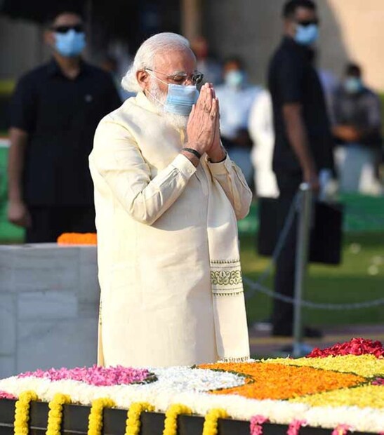  രാജ്ഘട്ടിൽ നരേന്ദ്ര മോദി (Image: PTI)