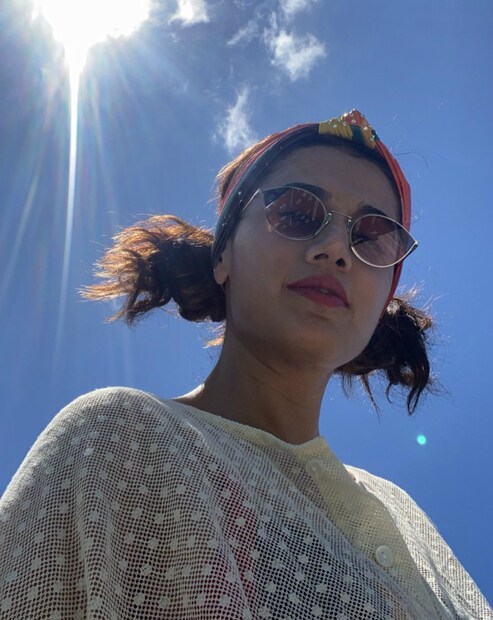  ജീവിതത്തിലെ കയ്പ്പേറിയ അനുഭവങ്ങളിൽ റിയ തളരാതിരിക്കട്ടെയെന്ന് ട്വിറ്ററിലൂടെ താപ്സി പറഞ്ഞു.