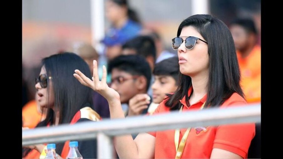  തുടക്കം മുതൽ തന്നെ സൺറൈസേഴ്സിന്റെ എല്ലാ മത്സരങ്ങളിലും പിന്തുണയുമായി കാവ്യ ഉണ്ടായിരുന്നു. എംബിഎ ബിരുദധാരിയായ സ്വന്തം കമ്പനിയായ സൺ ടിവി നെറ്റ്വർക്ക്സിലാണ് ജോലി ചെയ്യുന്നത്.