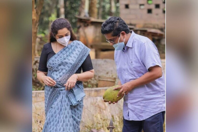  ആദ്യ 10 ദിവസം ഷൂട്ട് ചെയ്ത ആള്‍ക്ക് അവസാന 10 ദിവസം വീണ്ടും സീന്‍ ഉണ്ടെങ്കില്‍ മുഴുവന്‍ ദിവസവും കൂടെ താമസിപ്പിക്കുകയാണ്. ഷൂട്ടിംഗ് ടീമിലുള്ള ഒരാള്‍ പുറത്തുപോയശേഷം വീണ്ടും തിരിച്ചുവരുന്നത് വലിയ റിസ്ക് ആണ്- ചിത്രത്തിന്‍റെ നിര്‍മ്മാതാവ് ആന്‍റണി പെരുമ്പാവൂര്‍ വ്യക്തമാക്കിയിരുന്നു.