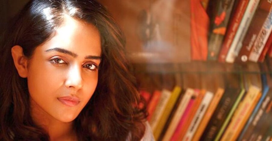  എന്റെ ഇടതു കയ്യിന്റെ വിരലുകള്‍ക്കും കുത്തേറ്റു. ഞാന്‍ താഴേക്ക് വീണുപോയി. രക്തം ഒഴുകാന്‍ തുടങ്ങി. ഇപ്പോള്‍ ഇടതുകയ്യിലെ വിരലുകള്‍ അനങ്ങുന്നില്ലെന്നും വയറ്റില്‍ 1.5 ഇഞ്ച് താഴ്ചയില്‍ പരുക്കേറ്റിട്ടുണ്ടെന്നുമാണ് താരം പറഞ്ഞു.