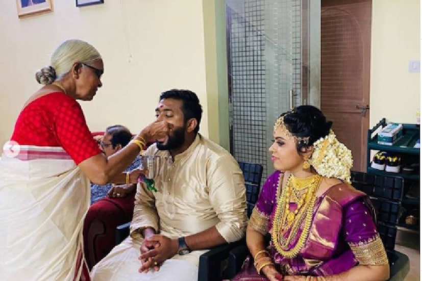  നവ്യ നായർ പോസ്റ്റ് ചെയ്ത വിവാഹ ചിത്രങ്ങൾ (ഇൻസ്റ്റഗ്രാം)