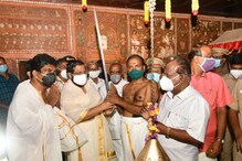 നവരാത്രി ഘോഷയാത്രയ്ക്ക് തുടക്കമായി; പത്മനാഭപുരത്ത് ദേവസ്വംമന്ത്രി ഉടവാൾ കൈമാറി
