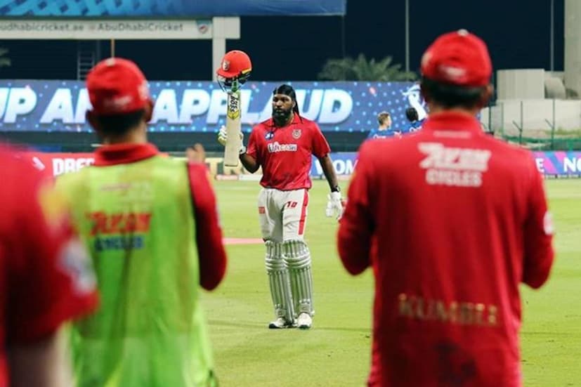  ഐപിഎല്ലിൽ കഴിഞ്ഞ ദിവസം നടന്ന മത്സരത്തിൽ കിങ്സ് ഇലവൻ പഞ്ചാബ് ഏഴ് വിക്കറ്റിന് രാജസ്ഥാൻ റോയൽസിനോട് പരാജയപ്പെട്ടെങ്കിലും യൂണിവേഴ്സൽ കിങ് ക്രിസ് ഗെയിലിന്റെ തൊപ്പിയിൽ ഒരു പൊൻതൂവൽ കൂടി. 63 പന്തിൽ 99 റൺസാണ് ഗെയിൽ നേടിയത്. എട്ടു സിക്സുകളും ആറ് ഫോറും ഗെയിൽ നേടി.