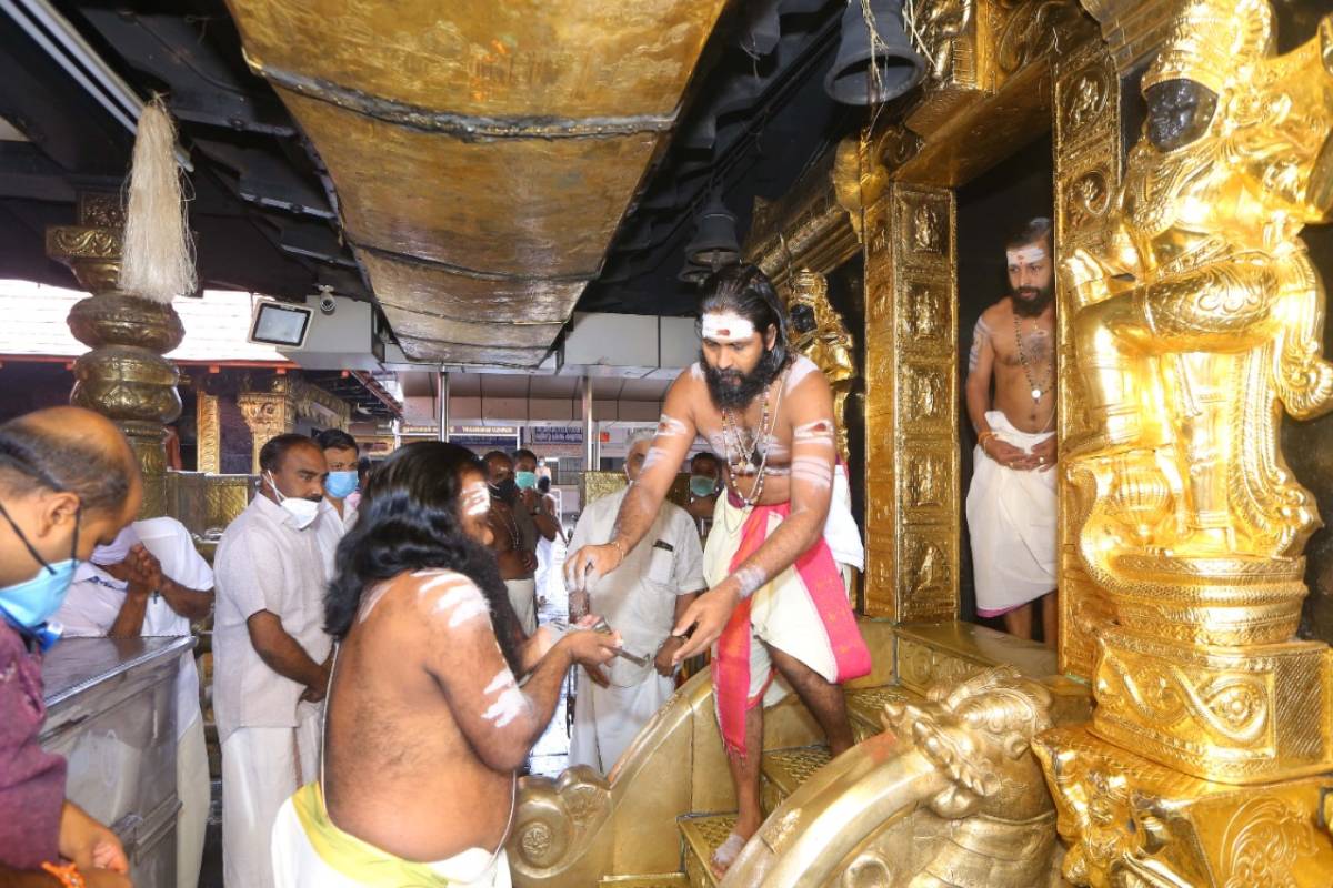 ശബരിമലയില്‍ 5000 തീര്‍ഥാടകര്‍ക്ക് ദര്‍ശനം; വെര്‍ച്വല്‍ ക്യൂ ബുക്കിങ്  ആരംഭിച്ചു