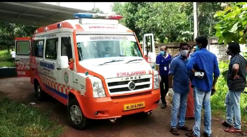  ഇന്നലെ വൈകുന്നേരത്തോടെ കോവിഡ് പരിശോധനാഫലം ലഭ്യമായി. തുടർന്ന് പോസ്റ്റ്മോർട്ടത്തിനായി മൃതദേഹം ഏറ്റുവങ്ങാനായി എത്തിയ ബന്ധുക്കളാണ് മൃതദേഹം അഴുകിയ നിലയിൽ കണ്ടതെന്ന് സഹോദരൻ അജയ് പറഞ്ഞു .