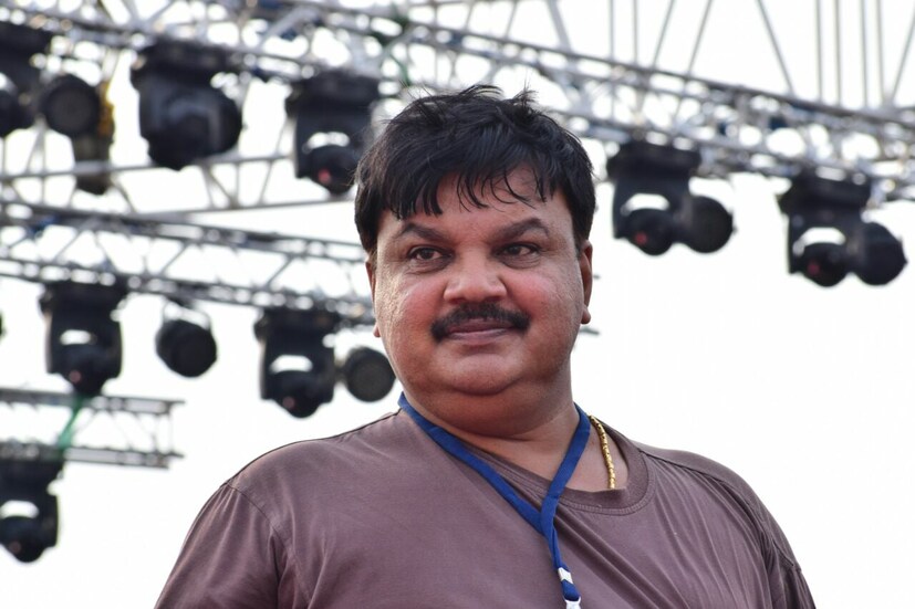  ഇതിനു മുമ്പ് അമ്മ നിർമിച്ച ചിത്രമായിരുന്നു 'ട്വിന്റി ട്വന്റി'. അമ്മയ്ക്കു വേണ്ടി നടൻ ദിലീപ് ആയിരുന്നു ചിത്രം നിർമിച്ചത്. ഈ ചിത്രത്തിൽ പ്രധാന കഥാപാത്രമായി ഭാവന ഉണ്ടായിരുന്നു. എന്നാൽ നിലവിലെ സാഹചര്യത്തിൽ പുതിയ ചിത്രത്തിൽ ഭാവന ഉണ്ടാകില്ലെന്നാണ് ഇടവേള ബാബു പറഞ്ഞത്. അമ്മയുടെ അടുത്ത ചിത്രത്തിൽ ഭാവന ഉണ്ടാകുമോ എന്ന ചോദ്യത്തിന്‌ 'ഇപ്പോൾ ഭാവന അമ്മയിലില്ല, അത്രയേ എനിക്ക് പറയാൻ കഴിയുകയുള്ളൂ' എന്നായിരുന്നു ഇടവേള ബാബു പറഞ്ഞത്. മരിച്ചു പോയവരെ തിരിച്ചു കൊണ്ടുവരാൻ പറ്റില്ലല്ലോയെന്നും അമ്മയിലുള്ളവരെ വച്ച് അഭിനയിപ്പിക്കേണ്ടി വരുമെന്നും ഇടവേള ബാബു പറഞ്ഞു. അമ്മയിൽ അംഗത്വമില്ലാത്തതിനാൽ ഭാവനയെ പുതിയ സിനിമയിൽ അഭിനയിപ്പിക്കാൻ കഴിയില്ലെന്നും ഇടവേള ബാബു പറഞ്ഞു. ഇതാണ് വിവാദമായത്.