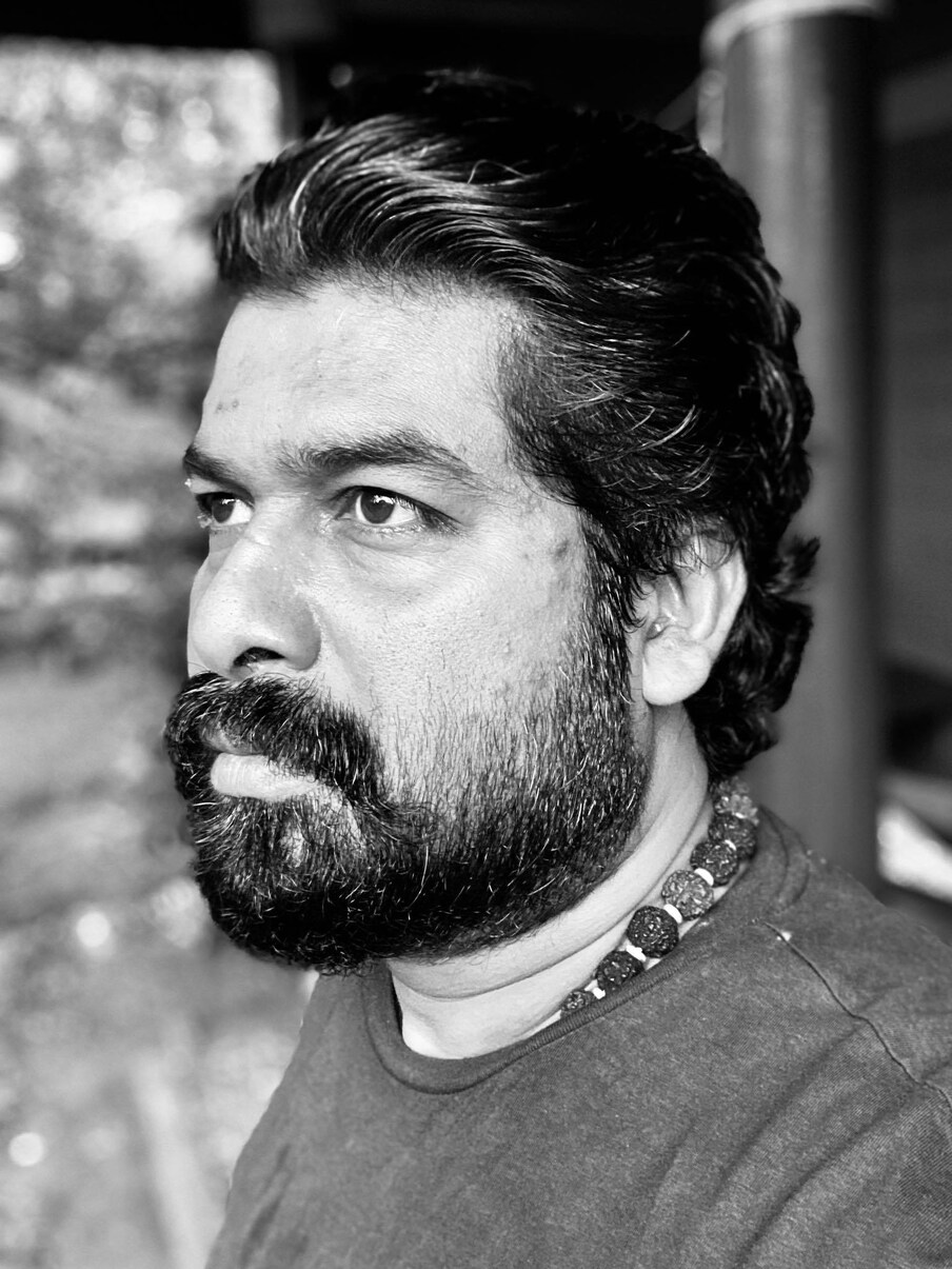  നടൻ ടൊവിനോ തോമസും ജോജു ജോർജും പ്രതിഫലം ഉയർത്തിയെന്നത് മലയാളസിനിമയിൽ വലിയ വിവാദത്തിന് കാരണമായിരുന്നു. ഇതിനിടയിലാണ് ബൈജു സന്തോഷിനെതിരെ പരാതിയുമായി നിർമാതാവ് രംഗത്തെത്തിയത്.