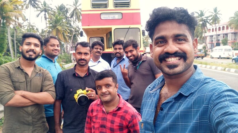  ലണ്ടനിലെ ആഫ്റ്റർ നൂൺ ടീ ബസ് ടൂറിന്റെ മാതൃകയിൽ ആണ് കെ.എസ്.ആർ.ടി.സി ഈ പദ്ധതി നടപ്പിലാക്കുന്നത്. തിരുവനന്തപുരത്ത് ഇതിനകം നിരവധി ഏജൻസികൾ ഫോട്ടോ ഷൂട്ടിന് വേണ്ടി ബസ് ബുക്ക് ചെയ്ത് കഴിഞ്ഞതായി കെഎസ്ആർടിസി അധികൃതർ അറിയിച്ചു.