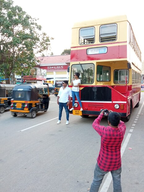  എട്ട് മണിക്കൂറിന് 4000 രൂപ വാടക നൽകിയാൽ 50 കിലോ മീറ്റർ ദൂരത്തിൽ ഈ സർവ്വീസ് ഉപയോഗപ്പെടുത്താനാകും. അധികമുള്ള കിലോമീറ്ററുകൾക്ക് അധിക വാടകകൂടി നൽകണം. വരുന്ന ഡിസംബർ വരെയാണ് ഈ ഡിസ്കൗണ്ട് നിരക്ക് നിശ്ചയിച്ചിരിക്കുന്നത്.
