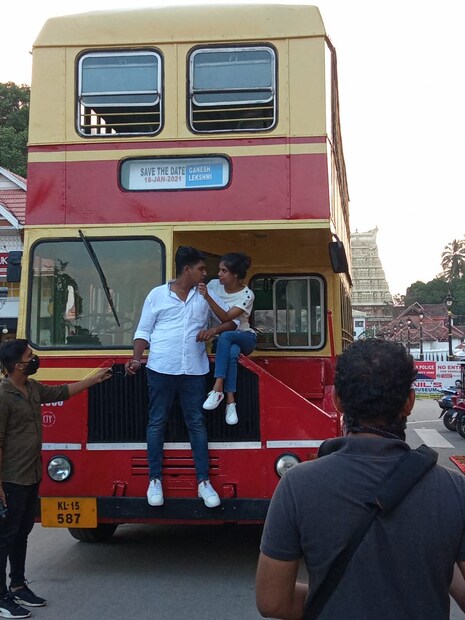  ഡബിൾ ഡക്കറിൽ രാജകീയമായി തന്നെ ഫോട്ടോ ഷൂട്ട് നടത്താം. നാലായിരം രൂപയാണ് വാടക.ആദ്യ ഫോട്ടൊ ഷൂട്ട് കഴിഞ്ഞു.
