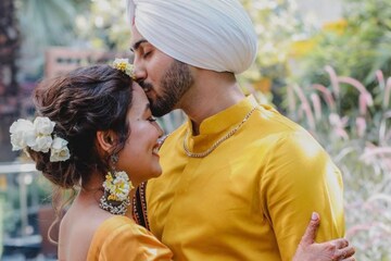 നേഹകക്കറിന്റെയും  റോഹൻ പ്രീതിന്റേയും ഹൽദി സെറിമണി ചിത്രങ്ങൾ വൈറൽ