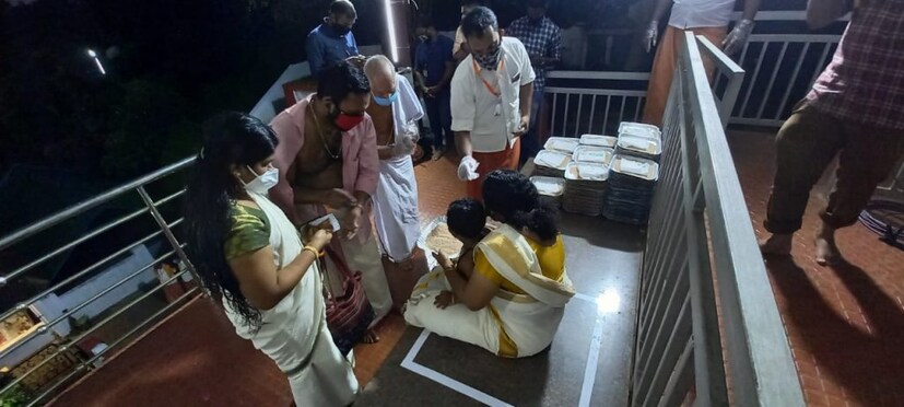  വിവിധ കലാകാരന്മാരുടെ കലോപാസനയും നവരാത്രി ഉത്സവം ആരംഭിച്ചതുമുതൽ പനച്ചിക്കാട് സരസ്വതി ക്ഷേത്രത്തിൽ നടന്നുവരികയാണ്.ക്ഷേത്രത്തിന്റെ സോഷ്യൽ മീഡിയ പേജുകൾ വഴി ഇത് തത്സമയം  കാണുന്നതിനുള്ള സൗകര്യവും ഒരുക്കിയിട്ടുണ്ട്.
