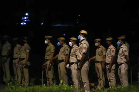 അഞ്ച് വയസുകാരിയുടെ കൊലപാതകം: മകള്ക്ക് നീതി ലഭിച്ചില്ലെന്ന് ആരോപിച്ച് മാതാപിതാക്കളുടെ ആത്മഹത്യാശ്രമം അഞ്ച് വയസുകാരിയുടെ കൊലപാതകം: മകള്ക്ക് നീതി ലഭിച്ചില്ലെന്ന് ആരോപിച്ച് മാതാപിതാക്കളുടെ ആത്മഹത്യാശ്രമം