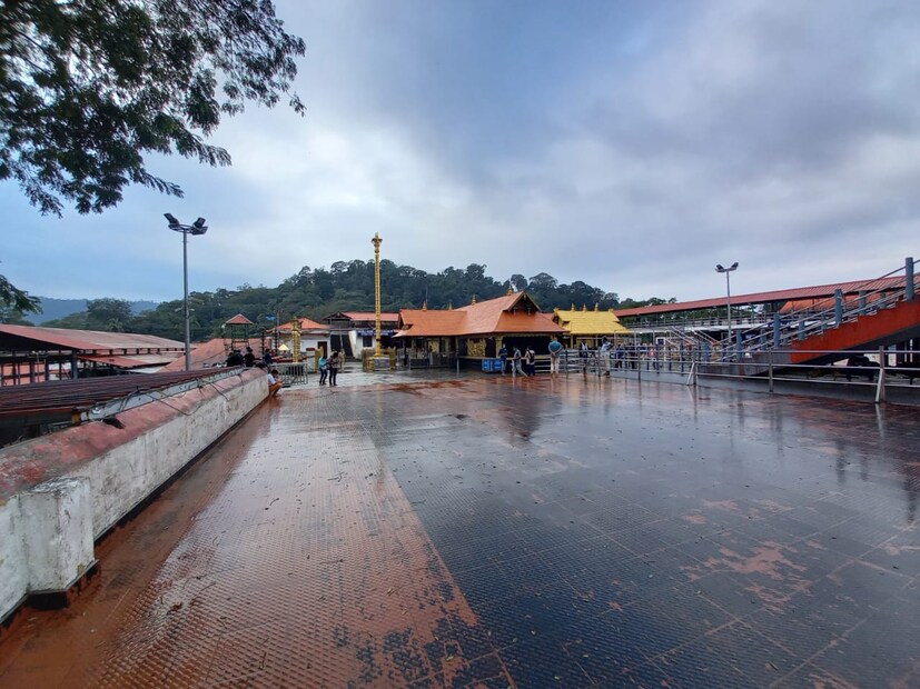  പിന്നീട് ഉപദേവതാ ക്ഷേത്രങ്ങളിലെ നടകൾ തുറന്ന് ദീപം തെളിച്ച ശേഷം പതിനെട്ടാം പടിക്ക് മുന്നിലായുള്ള ആഴിയിലും അഗ്നി പകരുകയായിരുന്നു. തന്ത്രി വിഭൂതി പ്രസാദം വിതരണം ചെയ്തു.