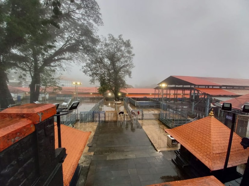  പമ്പ, ശബരിമല, നടപ്പന്തൽ തുടങ്ങിയ ഭാഗങ്ങളിലുള്ള ചെറു കച്ചവടക്കാരുടെ കടന്നുകയറ്റം പൂർണമായും തടയണം. കടകളിൽ പരിശോധന നടത്തി തീർഥാടകരെ കൊള്ളയടിക്കുന്നില്ലെന്ന് ഉറപ്പുവരുത്തണം. കടകളിൽ അനിയന്ത്രിതമായി ഗ്യാസ് സിലിൻഡറുകൾ സൂക്ഷിക്കാൻ അനുവദിക്കരുത്. പ്