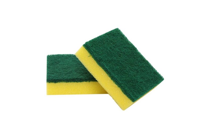  സ്ക്രബർ: മുഖത്തോ പുറംഭാഗത്തോ ഉരസി കഴുകൽ നിങ്ങൾക്ക് ഇഷ്ടമാണെങ്കിൽ ശരീരത്തിന്റെ മറ്റ് ഭാഗങ്ങളിലും അതേ ഉരസൽ നിങ്ങൾക്ക് ഇഷ്ടമാകും. തുടകളിലും കവിളുകളിലും പുറത്തും സ്തനങ്ങളിലും അതേ അനുഭവം നിങ്ങൾക്ക് ഇഷ്ടപ്പെട്ടേക്കാം. പങ്കാളികൾക്ക് ഇടയിൽ സ്ക്രബറിന്റെ റോൾ ഇവിടെയാണ്. പങ്കാളിയെ ഉത്തേജിപ്പിക്കാൻ സ്ക്രബർ പങ്കാളിയുടെ ലൈംഗികാവയങ്ങളിൽ പതിയെ ഉരസാവുന്നതാണ്. ഒരിക്കലും സ്റ്റീൽ കൊണ്ടുള്ള സ്ക്രബർ ഉപയോഗിക്കരുത്. അടുക്കളയിലോ മറ്റ് ആവശ്യങ്ങൾക്കോ ഉപയോഗിക്കാത്ത വൃത്തിയുള്ള സ്ക്രബർ വേണം ഇതിനായി ഉപയോഗിക്കാൻ.