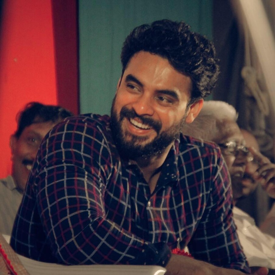  അതേസമയം, കഴിഞ്ഞദിവസം നടൻ ജോജു ജോർജ് തന്റെ പ്രതിഫലം 50 ലക്ഷത്തിൽ നിന്ന് 30 ലക്ഷമായി കുറച്ചിരുന്നു. കാണെക്കാണേ എന്ന സിനിമ റിലീസ് ചെയ്യുന്നതു വരെ പ്രതിഫലം വേണ്ടെന്ന നിലപാട് സ്വീകരിച്ചാണ് ടോവിനോ തോമസ് പ്രതിഫലപ്രശ്നത്തിൽ പരിഹാരം കണ്ടെത്തിയത്.
