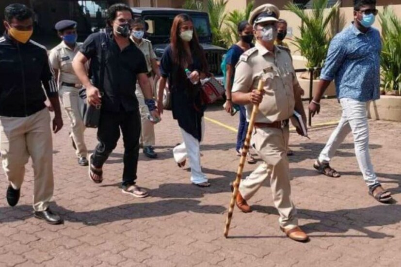  ഭർത്താവിനൊപ്പം നോർത്ത് ഗോവയിലെ ഒരു ബീച്ച് റിസോർട്ടിൽ താമസിച്ചിരുന്ന പൂനം പാണ്ഡെയെ ആദ്യം കലാൻഗുട്ട് പോലീസ് സ്റ്റേഷനിലെ ഉദ്യോഗസ്ഥർ കസ്റ്റഡിയിലെടുത്ത ശേഷം സൗത്ത് ഗോവയിലെ കാനകോണ പോലീസ് ഉദ്യോഗസ്ഥർക്ക് കൈമാറിയിരുന്നു