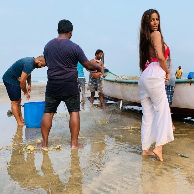  ഭർത്താവിനൊപ്പം നോർത്ത് ഗോവയിലെ ഒരു ബീച്ച് റിസോർട്ടിൽ താമസിച്ചിരുന്ന പൂനം പാണ്ഡെയെ ഇന്നലെയാണ് കലാൻഗുട്ട് പോലീസ് കസ്റ്റഡിയിലെടുത്ത ശേഷം സൗത്ത് ഗോവയിലെ കാനകോണ പോലീസ് ഉദ്യോഗസ്ഥർക്ക് കൈമാറിയത്