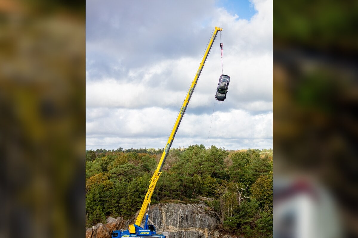  സുരക്ഷാ പരീക്ഷണങ്ങളില്‍ നിന്ന് ലഭിച്ച റിപ്പോര്‍ട്ട് ലോകത്തുടനീളമുള്ള രക്ഷപ്രവര്‍ത്തകര്‍ക്ക് ലഭ്യമാക്കുമെന്നാണ് വോള്‍വോ അറിയിച്ചിരിക്കുന്നത്. അപകടം സംഭവിച്ചാല്‍ വാഹനത്തില്‍ കുടുങ്ങിയവരെ പുറത്തെടുക്കുന്നതും ഇതിന് ആവശ്യമായി വരുന്ന സമയവും തുടങ്ങിയ വിവരങ്ങളായിരിക്കും റിപ്പോര്‍ട്ടില്‍ പ്രധാനമായും പരാമര്‍ശിക്കുക.