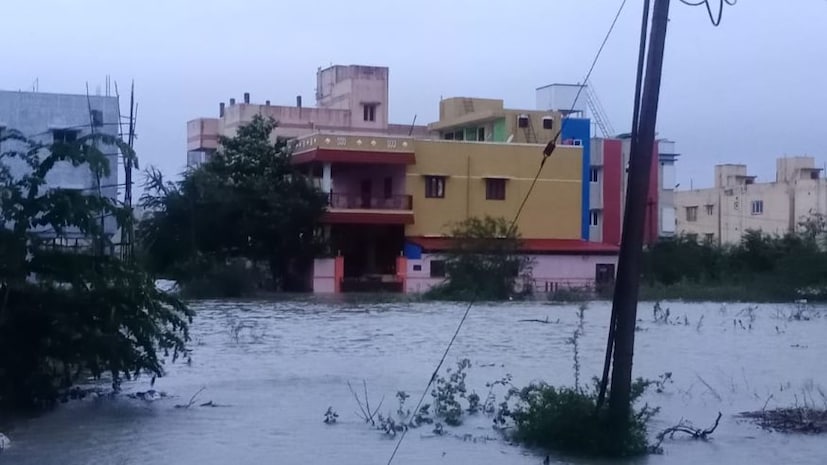  കനത്ത മഴയിൽ തമിഴ്നാട്ടിലെയും പുതുച്ചേരിയിലെയും താഴ്ന്ന പ്രദേശങ്ങളിൽ വെള്ളം കയറി. (Image: News18 Tamil)