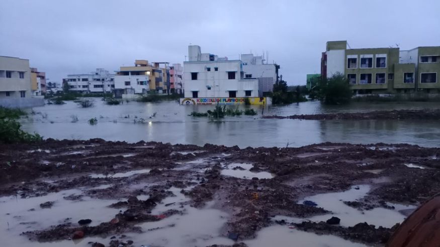  കനത്ത മഴയെ തുടർന്ന് ചെന്നൈയിലെ താഴ്ന്ന പ്രദേശങ്ങളിൽ വെള്ളം കയറി.  (Image: News18 Tamil)