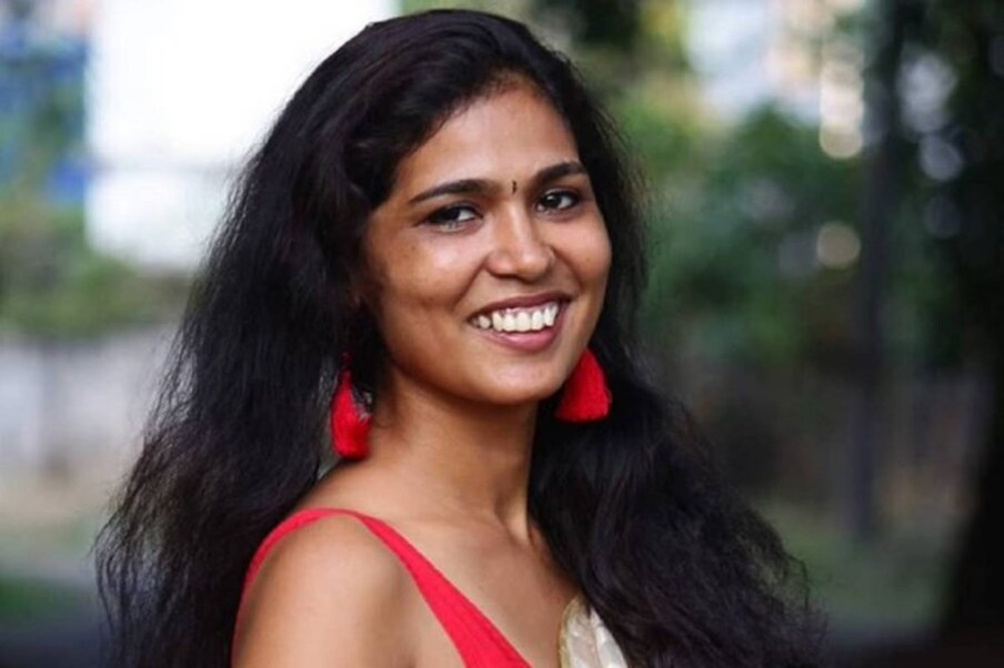  അടുത്ത മൂന്നു മാസത്തേക്ക് ആഴ്ചയിൽ രണ്ടു ദിവസം പത്തനംതിട്ട പൊലീസ് സ്റ്റേഷനിൽ അന്വേഷണ ഉദ്യോഗസ്ഥു മുന്നിൽ ഹാജരായി ഒപ്പിടാനും രഹ്നയോട് നിർദ്ദേശിച്ചിട്ടുണ്ട്. 