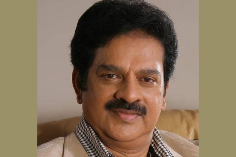  നടി ആക്രമിക്കപ്പെട്ട സംഭവത്തിൽ അമ്മയുടെ നിലപാട് ശരിയല്ലെന്നും ദേവൻ പറഞ്ഞു. മൊഴി മാറ്റിയ താരങ്ങളുടെ നടപടി തീർത്തും തെറ്റായിരുന്നെന്നും ഇക്കാര്യത്തിൽ താനല്ല അഭിപ്രായം പറയേണ്ടതെന്നും അദ്ദേഹം പറഞ്ഞു.