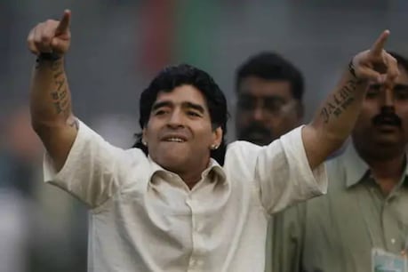 Diego Maradona| മറഡോണയുടെ മരണം അനാസ്ഥ മൂലമെന്ന് ആരോപണം; ഡോക്ടറുടെ വീട്ടിലും ആശുപത്രിയിലും റെയ്ഡ് Diego Maradona| മറഡോണയുടെ മരണം അനാസ്ഥ മൂലമെന്ന് ആരോപണം; ഡോക്ടറുടെ വീട്ടിലും ആശുപത്രിയിലും റെയ്ഡ്