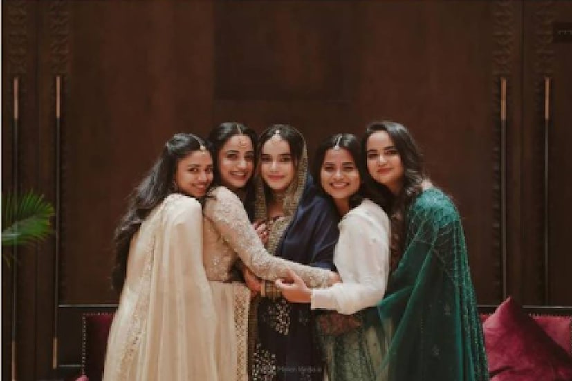  നാദിർഷായുടെ മകളുടെ വിവാഹ നിശ്ചയ വേളയിലെ ചിത്രം