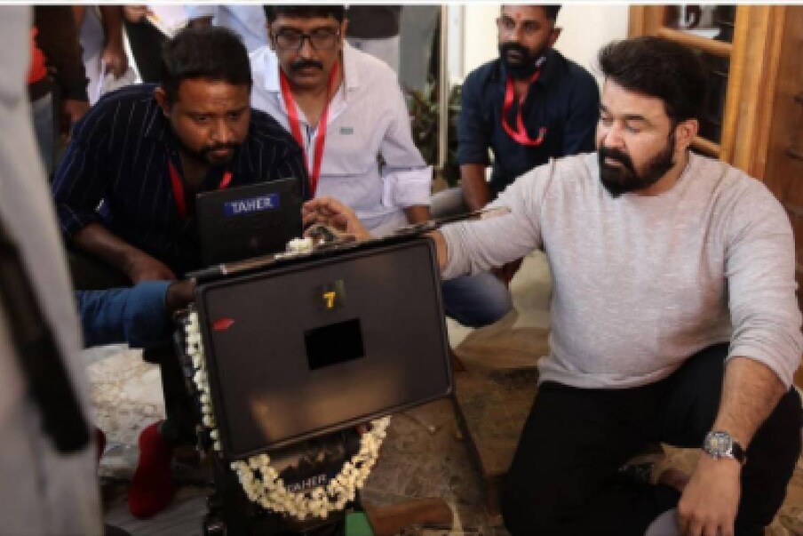  ദൃശ്യം 2 പൂർത്തിയായ ശേഷം ആറാട്ടിനിറങ്ങി മോഹൻലാൽ. ബി. ഉണ്ണികൃഷ്ണൻ സംവിധാനം നിർവഹിക്കുന്ന ചിത്രത്തിന്റെ ഷൂട്ടിംഗ് ആരംഭിച്ചു. ഉദയ് കൃഷ്ണയുടേതാണ് തിരക്കഥ. മലയാള സിനിമയിലെ ചില ശ്രദ്ധേയ താരങ്ങളും വേഷമിടും. മുഴുവൻ കാസ്റ്റും വെളിപ്പെടുത്തിയിട്ടില്ല. ആദ്യ ദിവസത്തെ ലൊക്കേഷൻ ചിത്രം മോഹൻലാൽ സോഷ്യൽ മീഡിയയിൽ പോസ്റ്റ് ചെയ്തു