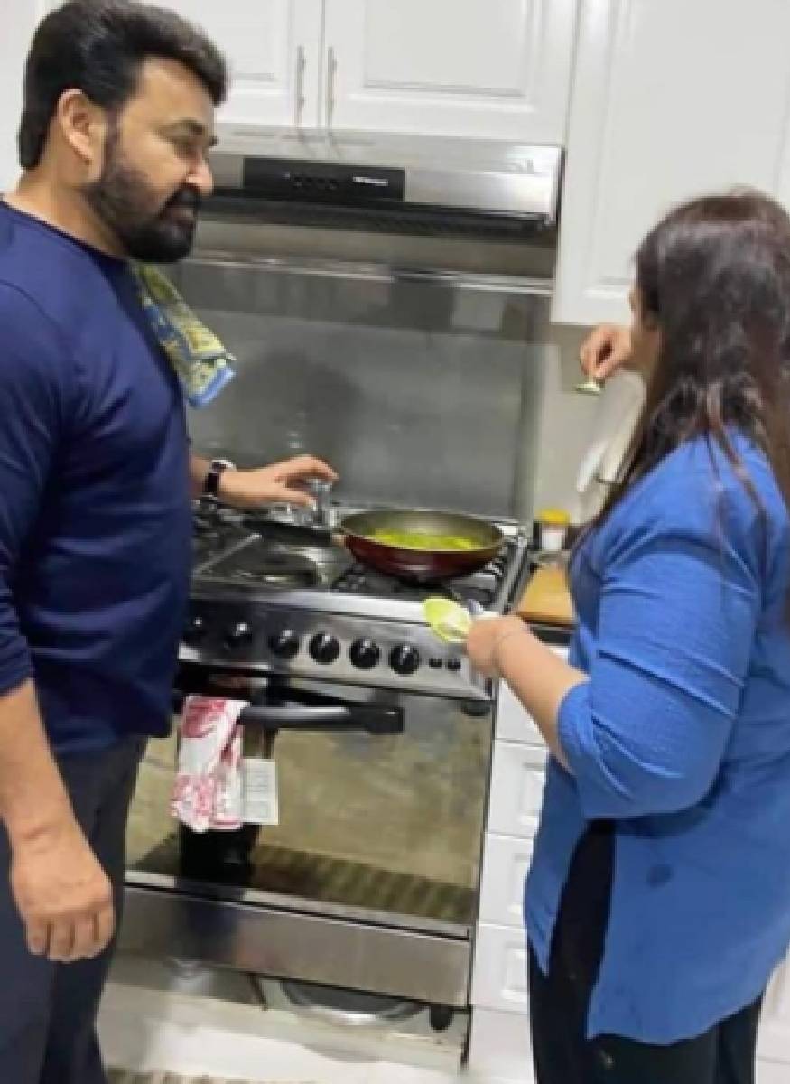  ദ്രാവക രൂപത്തിലെ എന്തോ ഒന്നാണ് പെട്ടെന്ന് നോക്കിയാൽ കാണാൻ കഴിയുക. പക്ഷെ അവസാനം ഉണ്ടായി വരുന്ന സംഗതി ദ്രവരൂപത്തിലല്ല. ആ ഭക്ഷണം എന്തെന്നറിയാൻ ചുവടെ കാണുന്ന ചിത്രം നോക്കിയാൽ മനസ്സിലാവും