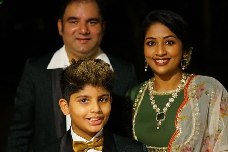 മകന്റെ ജന്മദിനം ആഘോഷമാക്കി നവ്യ നായർ; ഭർത്താവിനും മകനുമൊപ്പമുള്ള ചിത്രങ്ങൾ പങ്കുവെച്ച് നടി