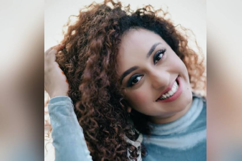  ആരെന്തു പറഞ്ഞാലും കോവിഡ് കാലത്തെ പ്രതിസന്ധിക്കിടയിലും ഗർഭകാലം ആസ്വദിക്കുന്ന പേളിയുടെ പോസ്റ്റുകൾക്ക് ആരാധകരുമുണ്ട്. ഗർഭിണികളായ സ്ത്രീകൾ തന്നെ അതവർക്ക് നൽകുന്ന പോസിറ്റിവിറ്റിയെ കുറിച്ച് പ്രതികരിച്ചിട്ടുണ്ട്. ഈ കാലഘട്ടത്തിൽ പലരും സാമൂഹിക ഇടപെടലുകൾ ഇല്ലാതെ ജീവിക്കുമ്പോൾ മാനസികമായി നേരിടുന്ന പിരിമുറുക്കങ്ങൾക്കും മറ്റും ഒരു കുഞ്ഞിനായി കാത്തിരിക്കുന്ന പേളിയുടെ പോസിറ്റീവ് ചിന്താഗതി ഊർജം പകരുന്നതാണ്
